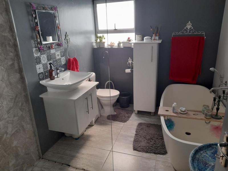 4 Bedroom Property for Sale in Lampiesbaai Western Cape